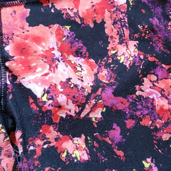 Fabletics Capri pants - Picture 2 of 3